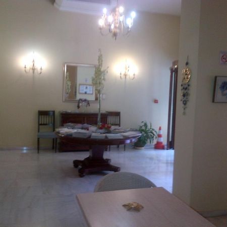 Efplias Hotel Apartments Пирей Экстерьер фото