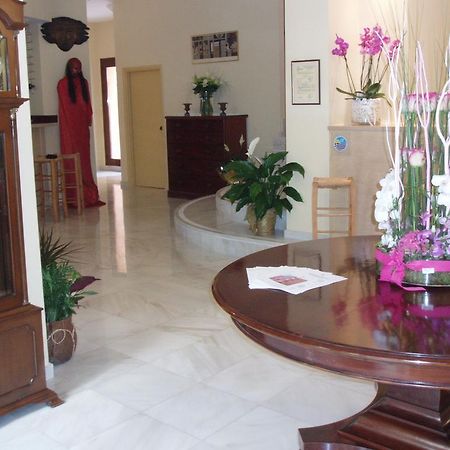 Efplias Hotel Apartments Пирей Экстерьер фото
