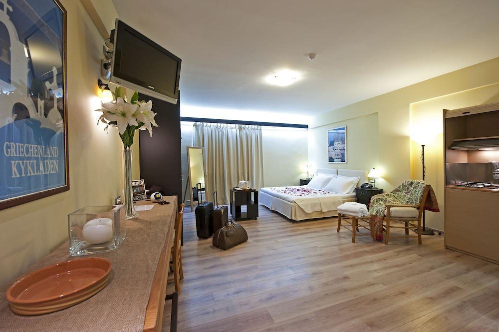 Efplias Hotel Apartments Пирей Экстерьер фото