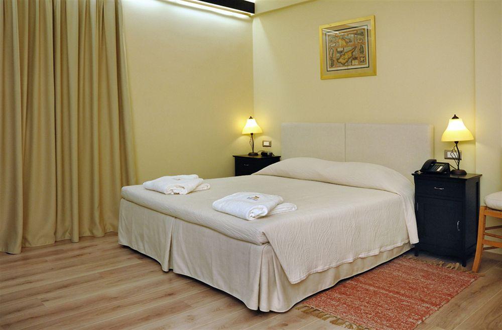 Efplias Hotel Apartments Пирей Экстерьер фото