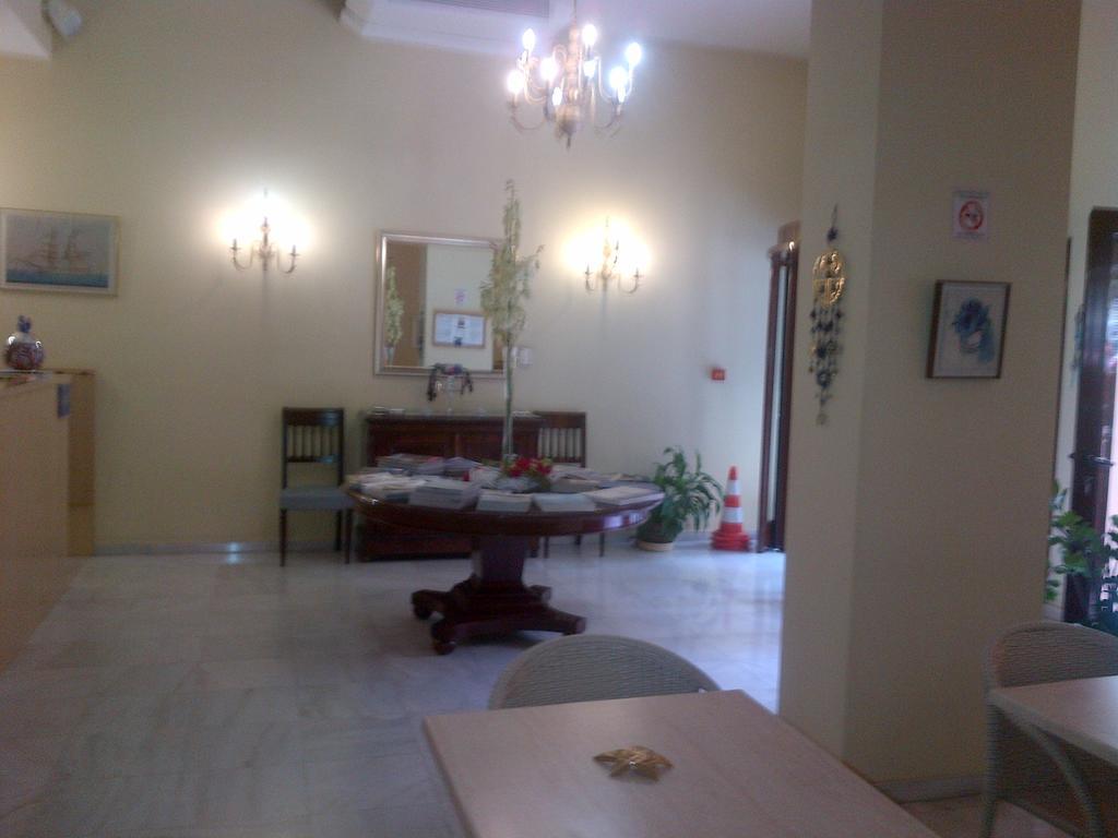 Efplias Hotel Apartments Пирей Экстерьер фото