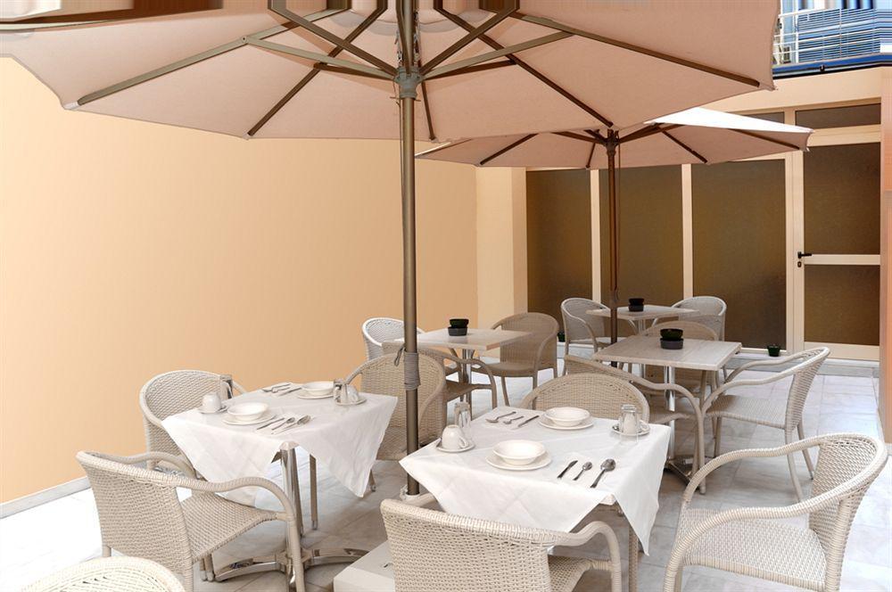 Efplias Hotel Apartments Пирей Экстерьер фото