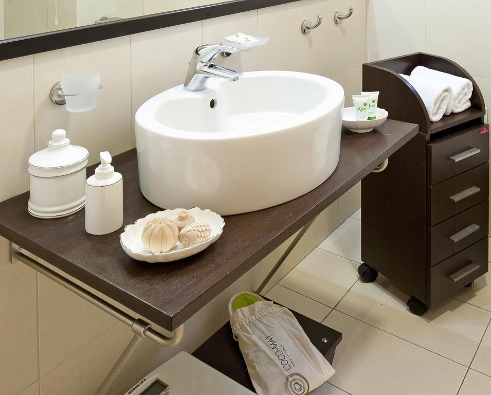 Efplias Hotel Apartments Пирей Экстерьер фото