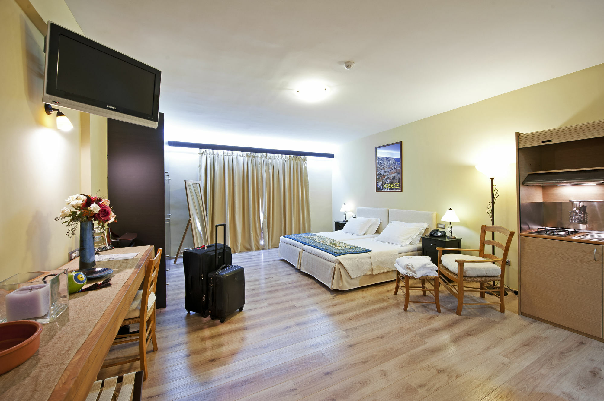 Efplias Hotel Apartments Пирей Экстерьер фото