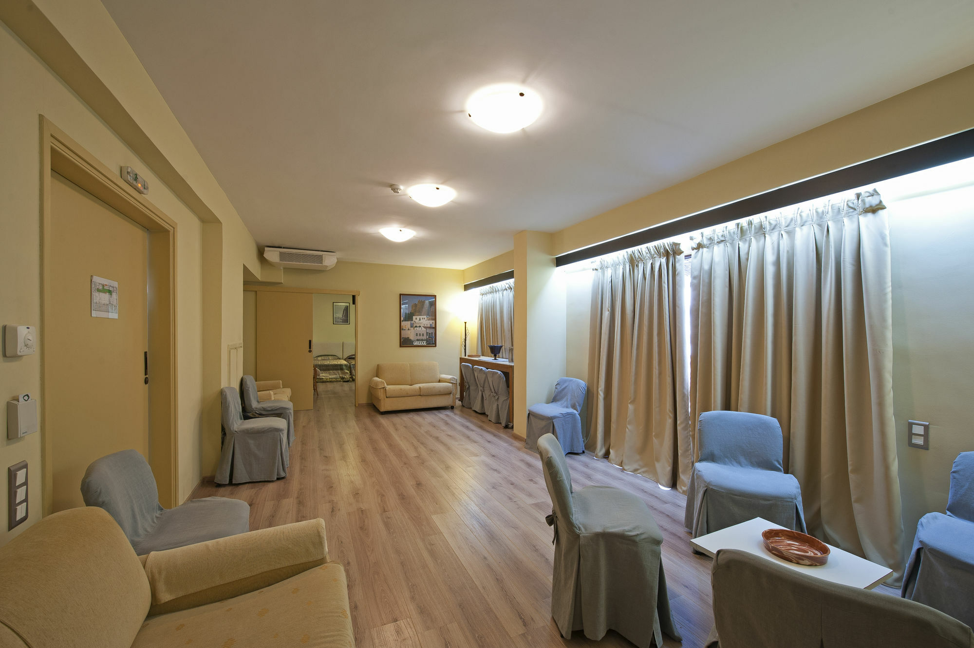 Efplias Hotel Apartments Пирей Экстерьер фото