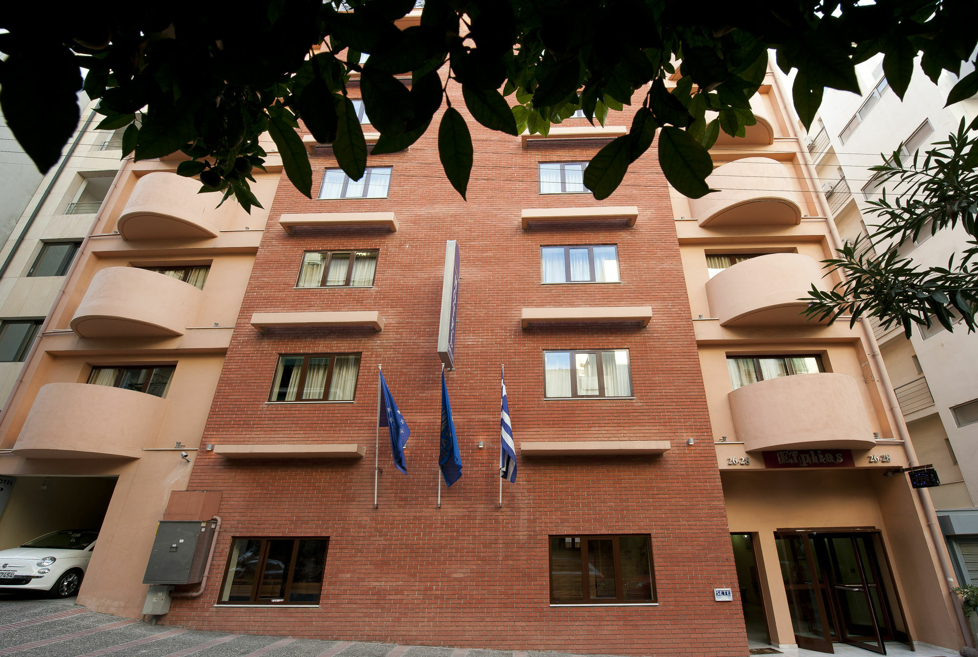 Efplias Hotel Apartments Пирей Экстерьер фото