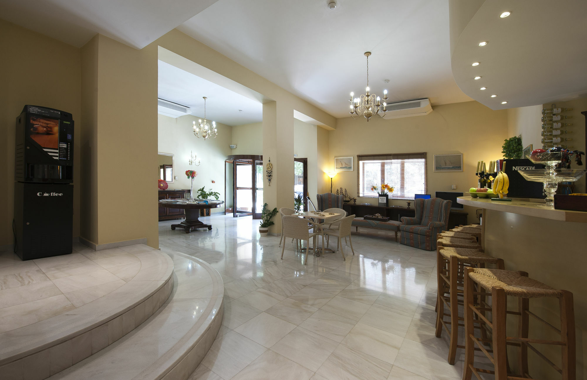 Efplias Hotel Apartments Пирей Экстерьер фото