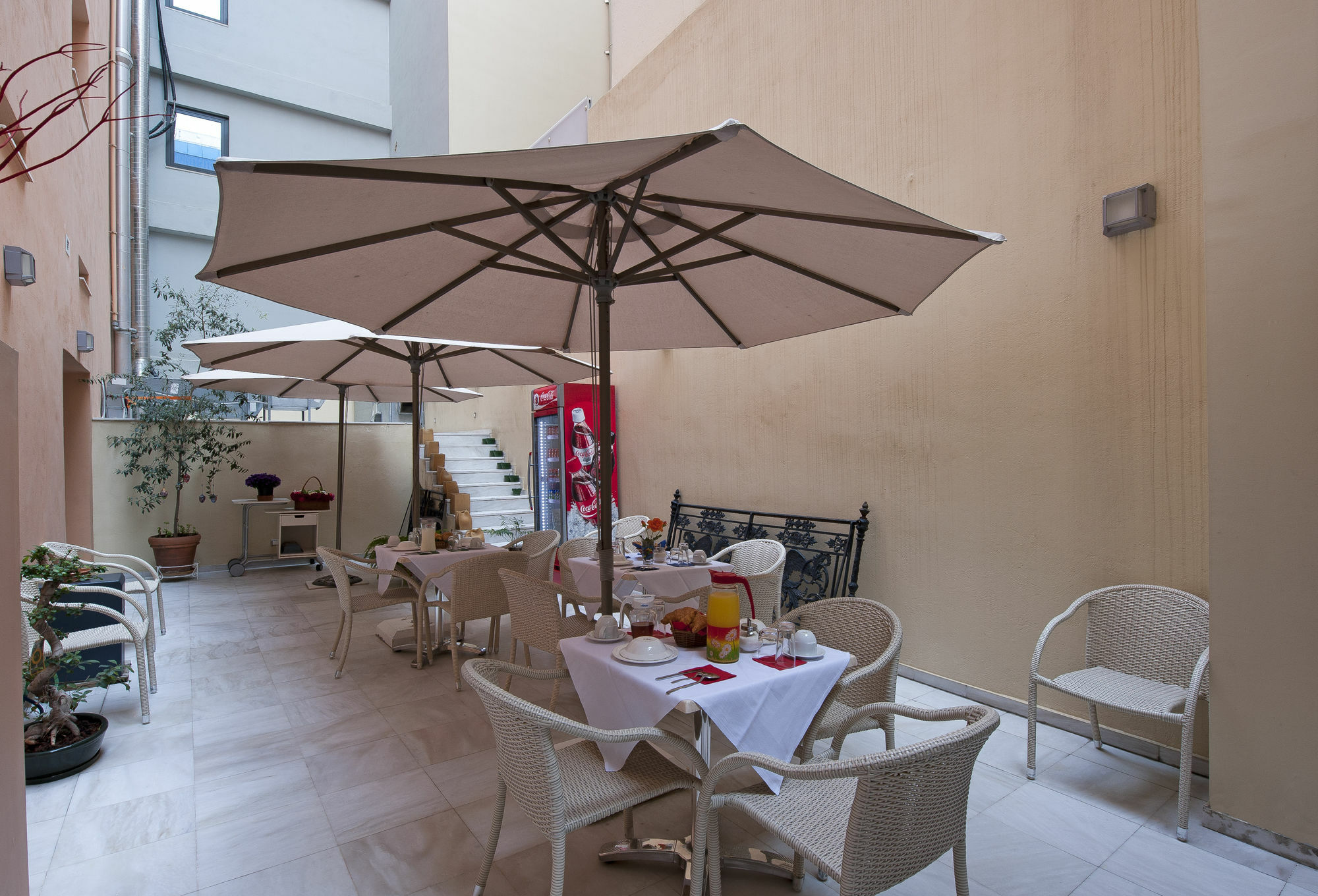 Efplias Hotel Apartments Пирей Экстерьер фото