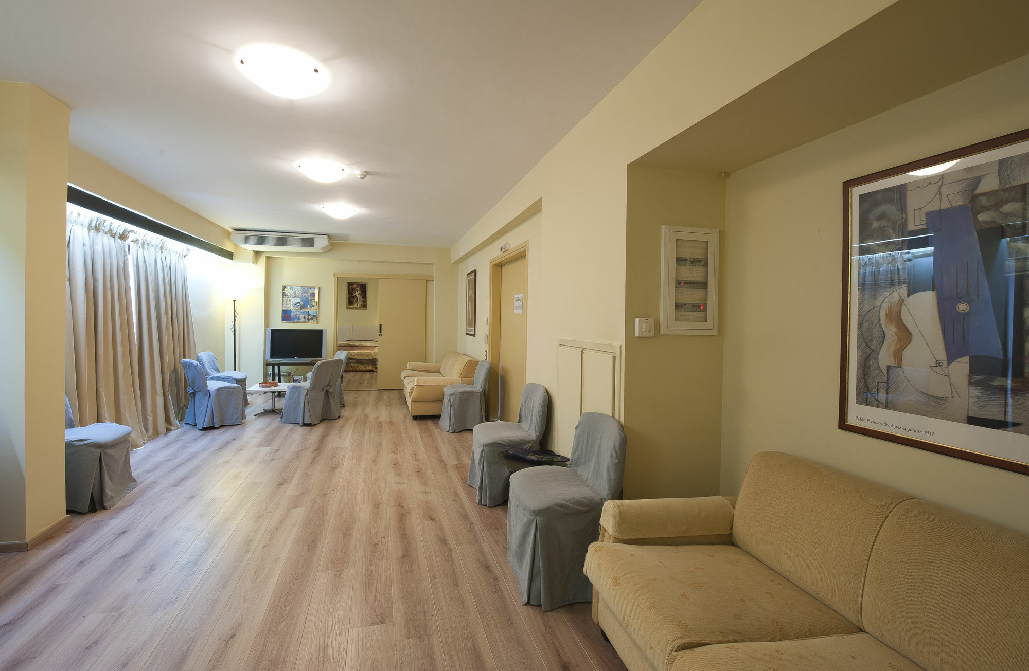 Efplias Hotel Apartments Пирей Экстерьер фото