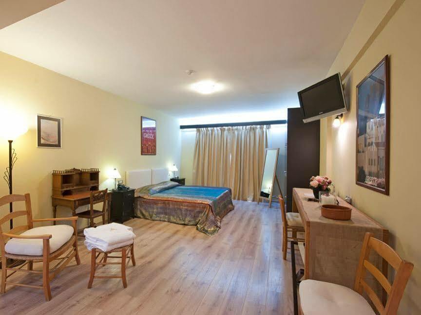 Efplias Hotel Apartments Пирей Экстерьер фото